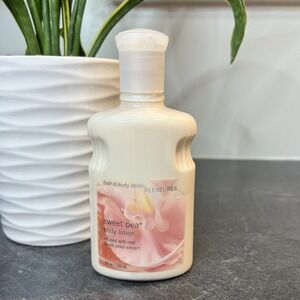 Vintage Bath & Body Works Pleasures Sweet Pea Body Lotion 8 oz